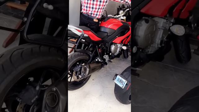 BMW S1000R XR 2016 // AKRAPOVIC SOUND.