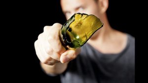 НОЧНАЯ САМООБОРОНА! СПАСИ СЕБЯ РОЗОЧКОЙ ОТ БУТЫЛКИ!