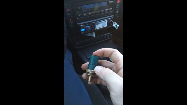 Замена Датчика температуры о.ж. Пассат Б5 ARG 1.8 смотреть онлайн