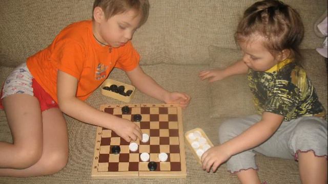 Моему брату Богдану мама поёт песню. Сориночка. смотреть онлайн