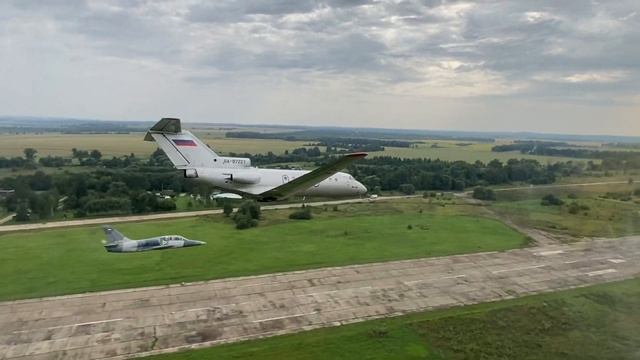 Сопровождение редкого гостя ЯК-40 смотреть онлайн
