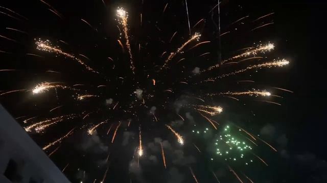 В Симферополе прогремел праздничный салют в честь дня города