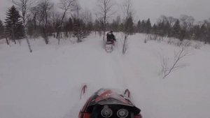 Polaris Widetrak 600 тонет как и коротышы BRP MXZ И BRP Lynx.