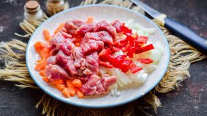 Фунчоза с редькой и мясом
