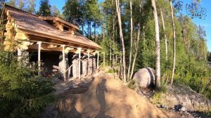 Срубы в "диком стиле" с фундаментами из натурального камня. Видеообзор от компании Изба