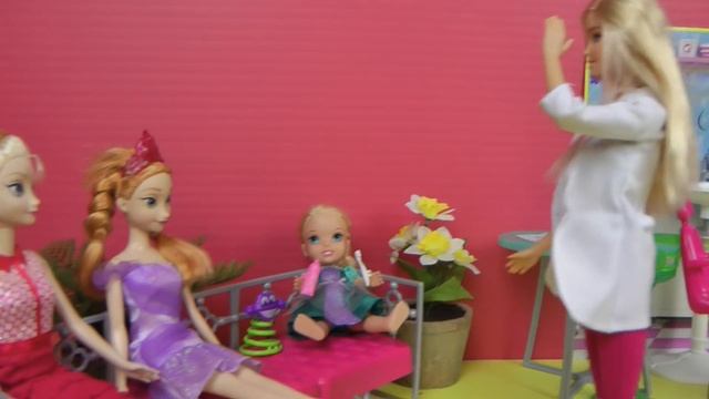 Sugar Bugs ! ANNA toddler at the Dentist ! - Little ELSA is there too смотреть онлайн