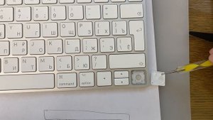 как снять клавишу клавиатуры iMac 2019