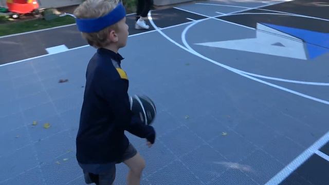 Colin Amazing vs 19 Year Old! ($1,000 Challenge) смотреть онлайн