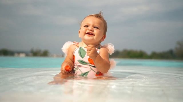 Купальник для девочек | Happy Baby смотреть онлайн