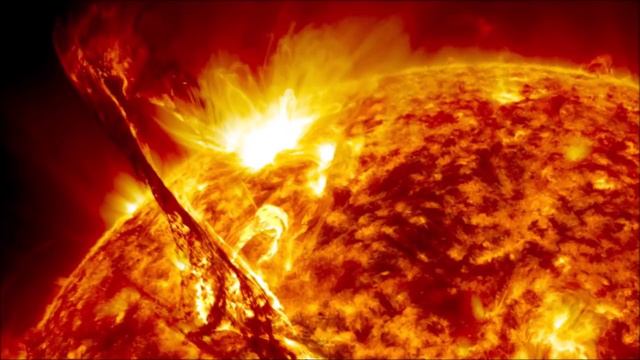 СЕГОДНЯ на Солнце произошла уникальная вспышка. Ученые зафиксировали уникальную вспышку на Солнце.