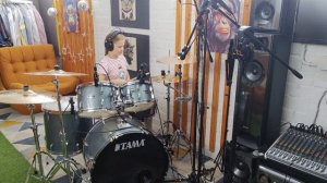 Маринка драм ( DRUM) машинка
Pretty Fly (for a white guy)
The Offspring