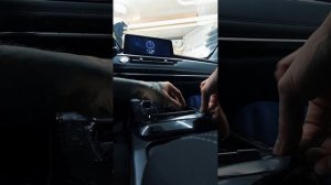 Оклейка глянцевых деталей салона  авто в матовую защитную пленку