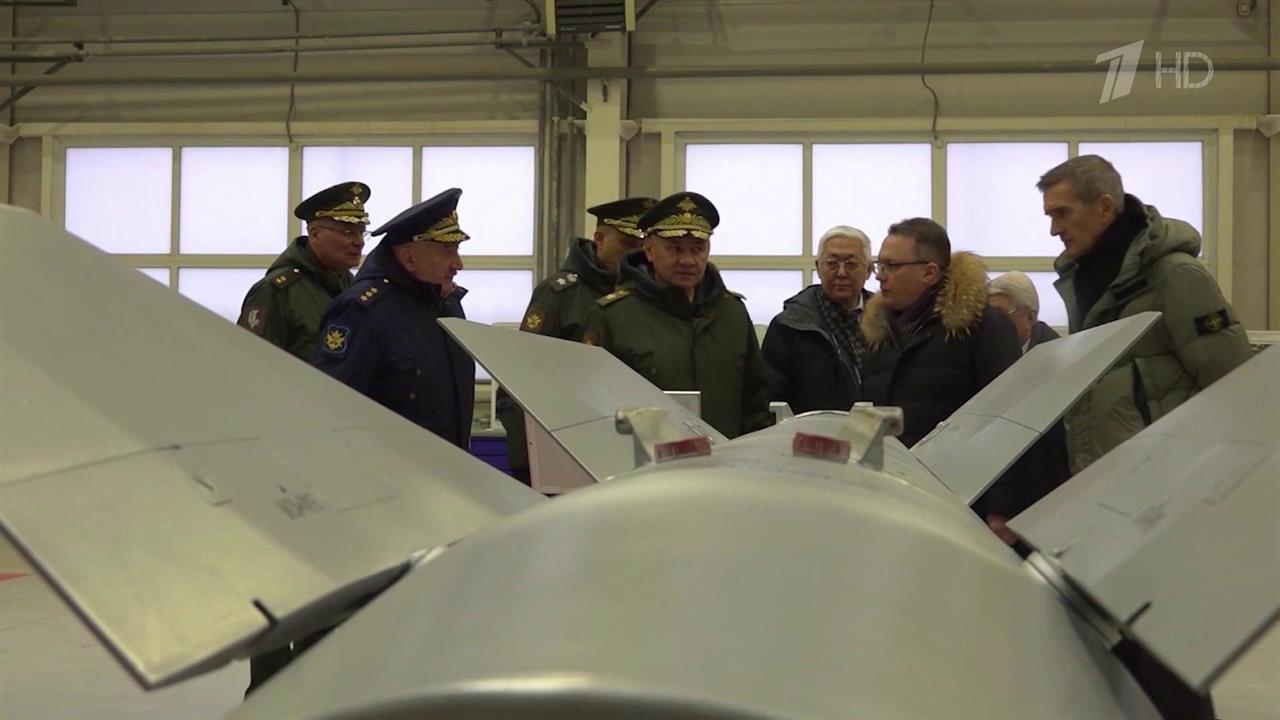 Глава Минобороны С. Шойгу проверил ход выполнения гособоронзаказа на предприятиях в Алтайском крае