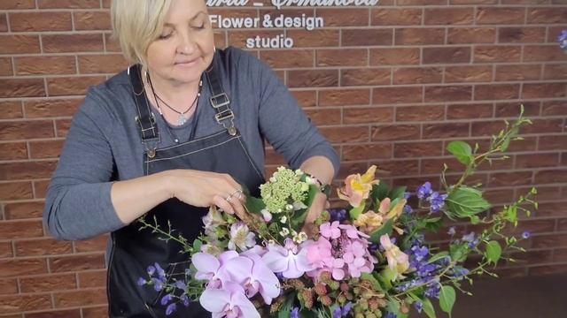 Цветочная композиция в шляпной коробке