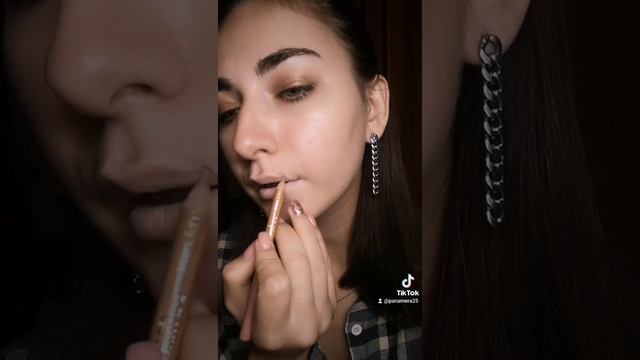 #бьютиблог #косметика #лайфхаки #матоваяпомада МАТОВЫЕ ГУБЫ БЕЗ МАТОВОЙ ПОМАДЫ ?☝? смотреть онлайн