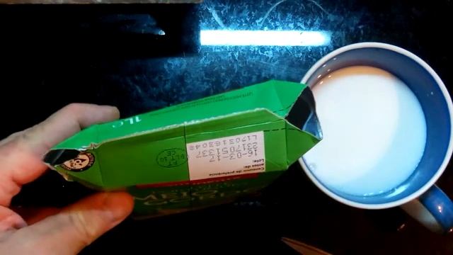 Лайфхак. Как правильно открыть пакет с молоком смотреть онлайн