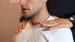 Боль в области шеи и надплечий! что делать?