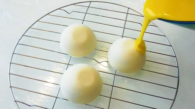 Муссовые пирожные. Покрытие зеркальной глазурью.