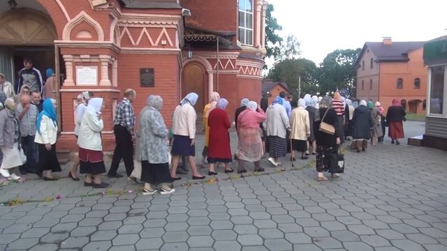 Православный праздник в храме. Успение Пресвятой Богородицы. Взрослый аутист Ангелина. Часть 2 смотреть онлайн