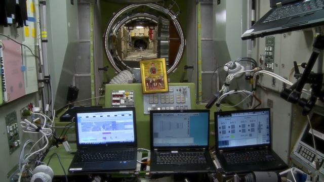 ВПЕРВЫЕ, ИКОНА ОБЪЕДЕНИТЕЛЬНИЦА в КОСМОСЕ смотреть онлайн