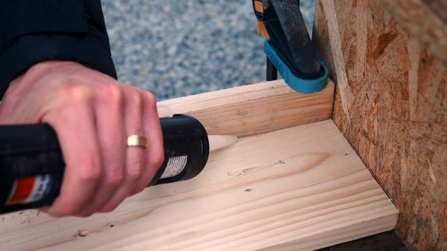 Makita DCG180 sau cum sa aplici siliconul rapid si usor cu un pistol electric cu acumulator