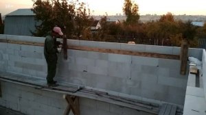 Армопояс газобетонного дома своими руками. Замесил в корыте и залил два куба бетона в одиночку. 16+