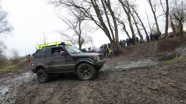 4x4 #offroad Nemšová Váh Silvester 2022 - bažina netradičný pohľad Nissan Patrol Jeep Grand Cheroke смотреть онлайн