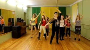 модный танец под Michel Telo - Ai se eu te Pego :)