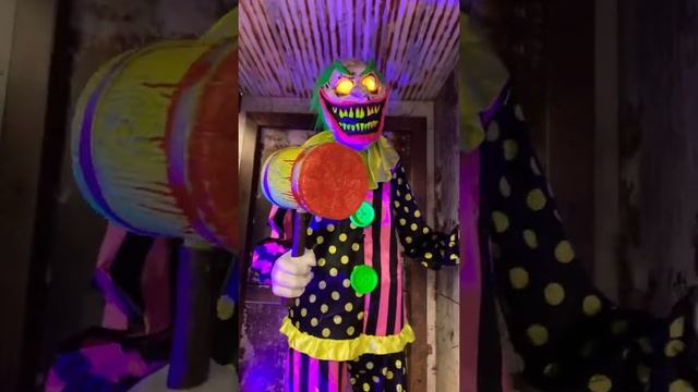 Wacky mole clown ? Spirit Halloween 2021 Store Demos