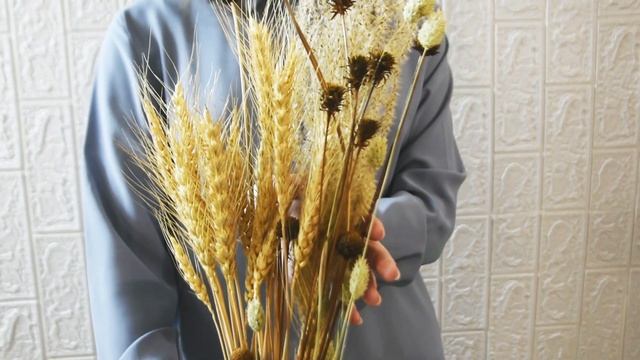Луговые колючки, пшеница, мискантус, фаларис, букет из сухоцветов