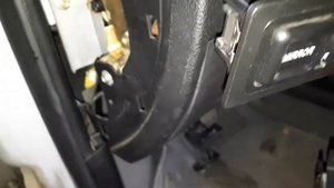 Зарядное устройство и вольтметр в автомобиль