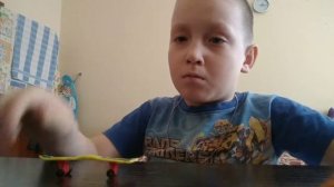 Показываю трюки на пальчиковом Скейте