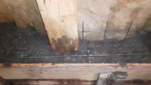 Укрепляю стену в подполье. Осыпается стена в подполье.