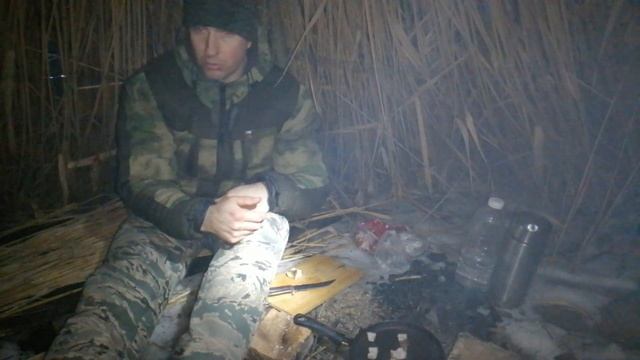 СУПЕР УКРЫТИЕ В ЛЕСУ  .ВЫЖИВАНИЕ 24 ЧАСА ЗИМОЙ В ШАЛАШЕ
