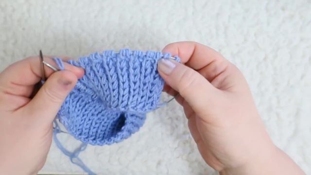 ШАПКА женская СПИЦАМИ. Подробный мастер класс. смотреть онлайн