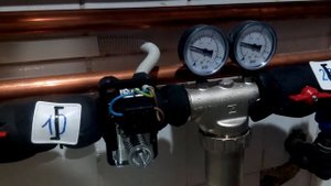 Работа реле давления с расширительным баком и без него