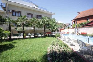 Жилье для отдыха в Лазаревской с бассейном. Отдых в Лазаревском недорого. «Ветеран» мини-гостиница