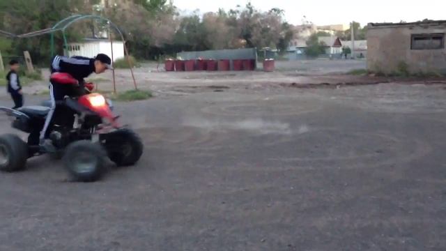 Квадроцикл рулит смотреть онлайн