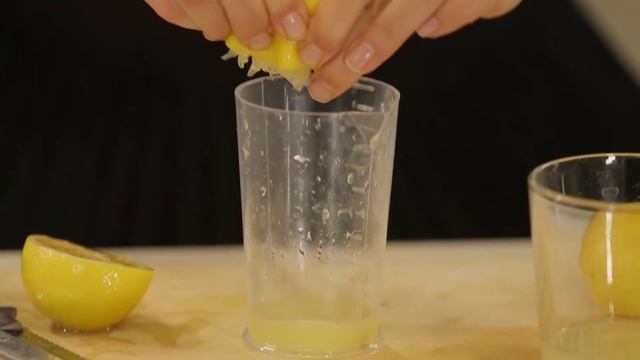 Самый криворукий испытатель выжимает лимонный сок смотреть онлайн