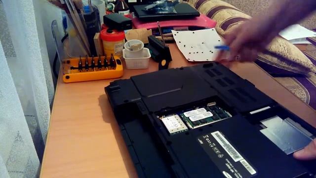 Разборка, чистка и апгрейд ноутбука Samsung R58plus смотреть онлайн