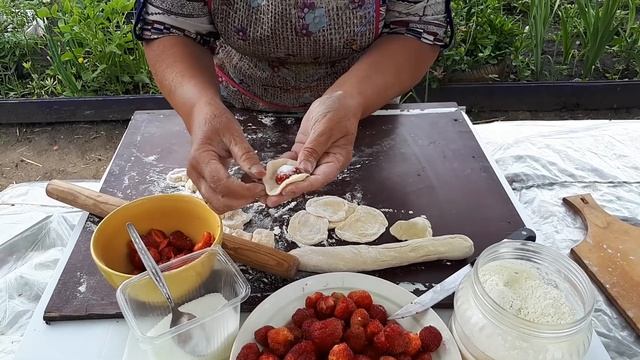 Вареники с клубникой! Пошаговое видео приготовления. смотреть онлайн