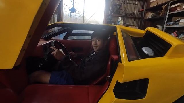 アイデアと情熱でオリジナルのランボルギーニカウンタックを制作した男とトヨタヨタハチの愛車紹介