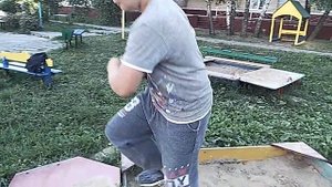 Глеб разбивает свой телефон!!!