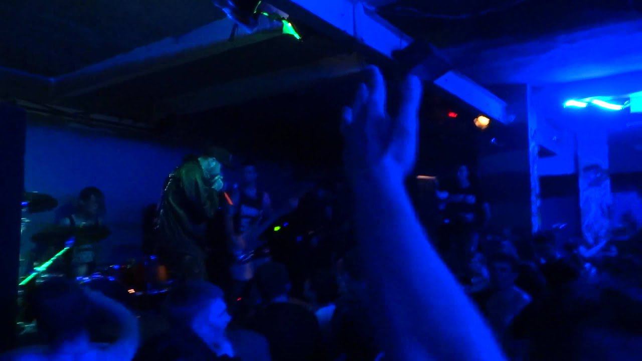 Emmure -- 10 Signs You Should Leave (live in Rostov) смотреть онлайн