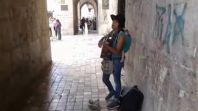 УЛИЧНАЯ ПЕВИЦА КИТО ЭКВАДОР смотреть онлайн