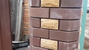 Заборы из профнастила с кирпичной кладкой