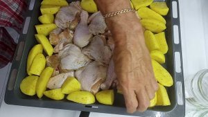 Куриные ножки с картофелем по деревенски