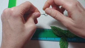 Мастер класс Декоративная веточка из бисера и бусин Цветы из бисера
