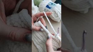 Тëплые митенки из плюшевой пряжи крючком