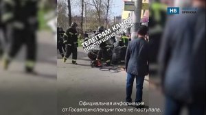 Жуткое ДТП в Брянске – легковушка влетела в столб и загорелась